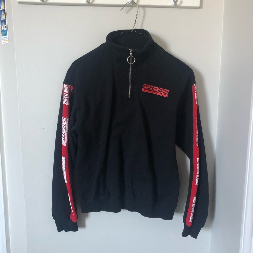 Super Nintendo Quarter-Zip Woman’s Medium Pullover